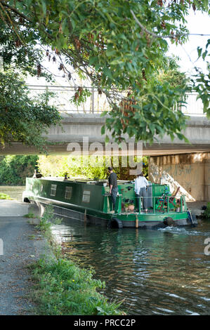 Die Grand Union Canal in Greenford mit Canal Boote Stockfoto