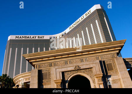 Las Vegas, USA, 2. Oktober, 2011. Das Mandalay Bay Hotel und Casino. Credit: Mario Beauregard/Alamy leben Nachrichten Stockfoto