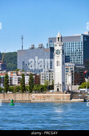 Blick auf Montreal Clock Tower und die St. Lawrence River in Montreal, Quebec, Kanada. Stockfoto