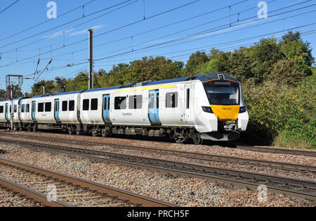 Thameslink Klasse 700 elektrische Triebzüge Kopf südlich vom Bahnhof in Stevenage, Hertfordshire, England, UK Stockfoto