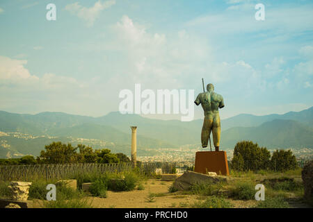 Gebrochener mann Skulptur in Pompeji Ruinen des antiken Römischen Reiches, Italien Stockfoto