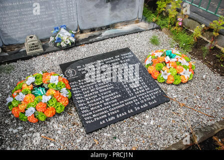 Graviert Gedenkstein an die 12 Irische Republikanische Hungerstreikenden von 1981 an der Antrim Plot, Milltown Friedhof, Belfast, Nordirland Stockfoto