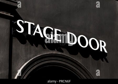 Stage Door Eingang Schild an einem Theater, London, UK Stockfoto