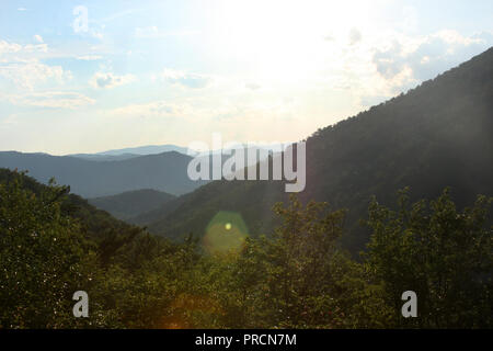 Landschaft im Sommer auf dem Blue Ridge Parkway in Virginia, USA Stockfoto