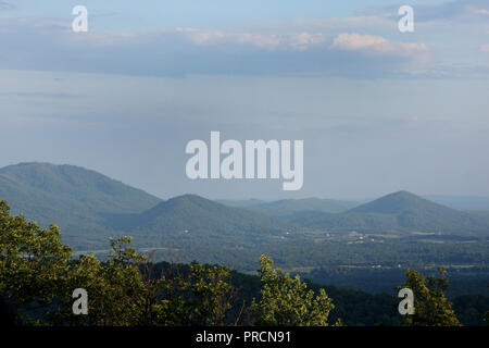 Landschaft im Sommer auf dem Blue Ridge Parkway in Virginia, USA Stockfoto