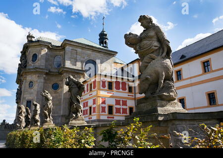 Die Allegorien der Tugenden und Laster Statuen von Matyas Braun an Kuks, Hradec Kralove Region, Bezirk Trutnov, Tschechien, sonnigen Herbsttag Stockfoto