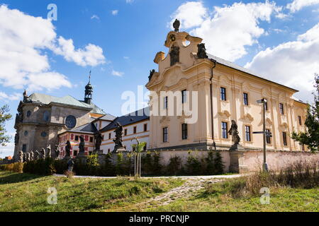 Die Allegorien der Tugenden und Laster Statuen von Matyas Braun an Kuks, Hradec Kralove Region, Bezirk Trutnov, Tschechien, sonnigen Herbsttag Stockfoto