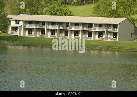 Gipfel der Otter Lodge am Abbott Lake in Virginia Blue Ridge Mountains, USA Stockfoto