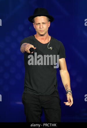 Ryan Tedder mit OneRepublic führt in Konzert beim Cruzan Amphitheater in West Palm Beach, Florida, am 17. August 2014. Stockfoto