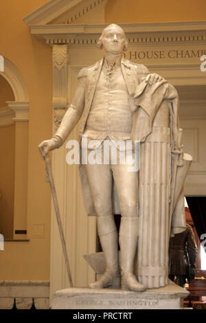 Richmond, VA, USA. Die Originalstatue von George Washington von Jean-Antoine Houdon wurde im Virginia State Capitol ausgestellt. Stockfoto