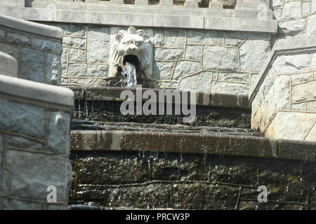 Wasserbrunnen im italienischen Garten in Maymont (Richmond, VA, USA) Stockfoto