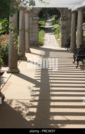 Pergola im italienischen Garten in Maymont (Richmond, VA, USA) Stockfoto