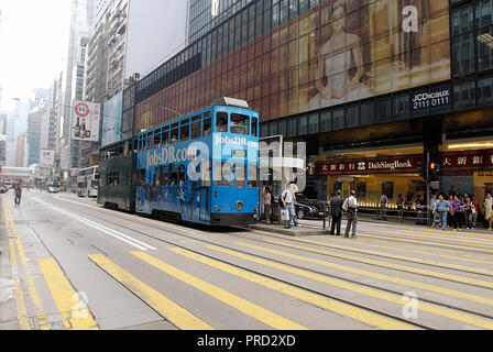 Blick auf die Architektur der Zentrale, mit der Straßenbahn, Kowloon, Hong Kong, China am 25. Mai 2007 Stockfoto