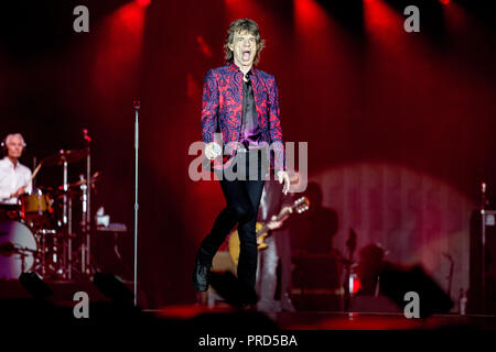 Dänemark, Kopenhagen - 3. Oktober 2017. Die Rolling Stones, Die legendäre englische Band, führt ein Live Konzert bei Telia Parken in Kopenhagen. Hier Sänger und Songwriter Mick Jagger ist live auf der Bühne gesehen. (Foto: Gonzales Foto - Kasper Maansson). Stockfoto