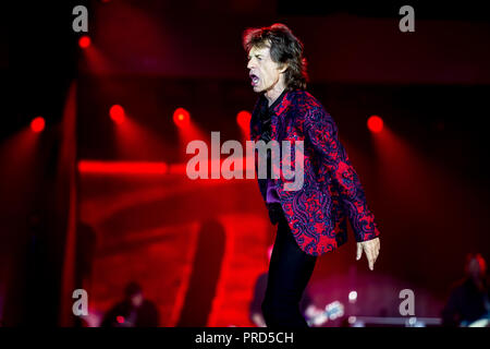 Dänemark, Kopenhagen - 3. Oktober 2017. Die Rolling Stones, Die legendäre englische Band, führt ein Live Konzert bei Telia Parken in Kopenhagen. Hier Sänger und Songwriter Mick Jagger ist live auf der Bühne gesehen. (Foto: Gonzales Foto - Kasper Maansson). Stockfoto