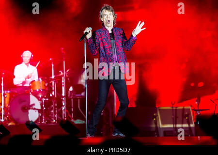 Dänemark, Kopenhagen - 3. Oktober 2017. Die Rolling Stones, Die legendäre englische Band, führt ein Live Konzert bei Telia Parken in Kopenhagen. Hier Sänger und Songwriter Mick Jagger ist live auf der Bühne gesehen. (Foto: Gonzales Foto - Kasper Maansson). Stockfoto
