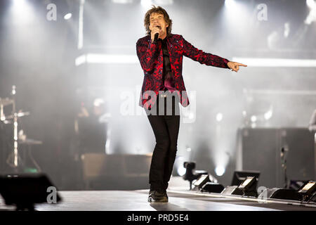 Dänemark, Kopenhagen - 3. Oktober 2017. Die Rolling Stones, Die legendäre englische Band, führt ein Live Konzert bei Telia Parken in Kopenhagen. Hier Sänger und Songwriter Mick Jagger ist live auf der Bühne gesehen. (Foto: Gonzales Foto - Kasper Maansson). Stockfoto
