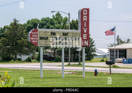 Skyview Antrieb in Zeichen an der historischen Route 66, Litchfield, Illinois, USA Stockfoto