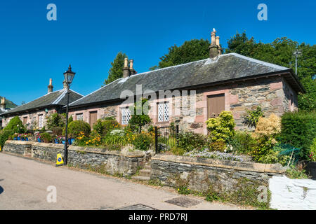 Luss Dorf, Häuser, Loch Lomond, Stirlingshire, Schottland, UK Stockfoto