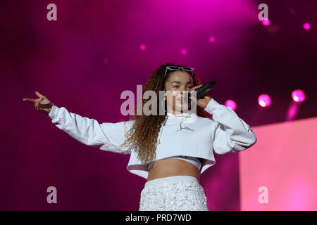 Ella Eyre führt auf dem Blackpool 2018 Illuminationen Switch-On Konzert: Ella Eyre Wo: Blackpool, Großbritannien Wann: 31 Aug 2018 Quelle: WENN.com Stockfoto