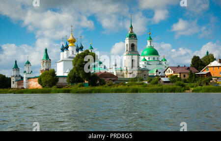 Kloster von St. Jakob Retter Abbey hervorragende am Ufer des Sees Nero in Rostov, Russland Stockfoto