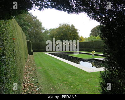 Drei Generationen von Frauen Gärtner haben den Gärten & modern Water Garden Kiftsgate Court, Gloucestershire erstellt; September 2018 Stockfoto