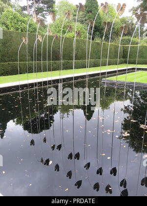 Drei Generationen von Frauen Gärtner haben den Gärten & modern Water Garden Kiftsgate Court, Gloucestershire erstellt; September 2018 Stockfoto