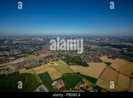 Luftaufnahme, Blick auf Ahlen mit Industrial Park, Industriegebiet Zeche Westfalen, Ahlen, Ruhrgebiet, Nordrhein-Westfalen Stockfoto