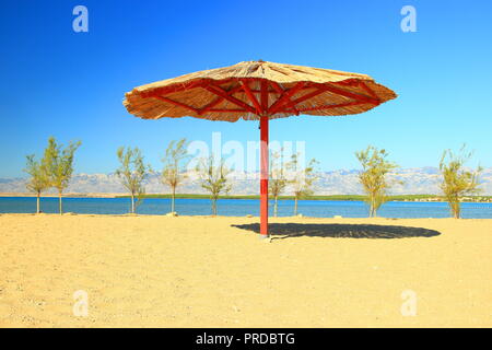 Sandstrand in Nin, in der Nähe von Zadar, touristische Destination in Kroatien Stockfoto