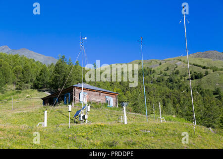 Die Wetterstation Gebäude für die Wettervorhersage in den hohen Bergen von Russland. Stockfoto