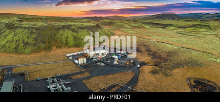 Bohrinsel, Hverahlidarvirkjun Geothermiekraftwerk, Island Stockfoto