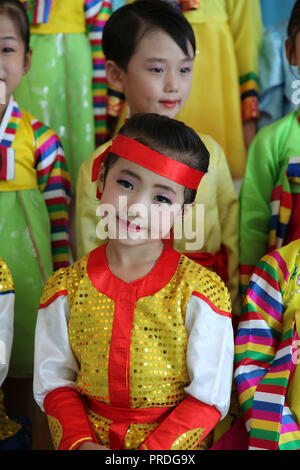 Kinder in der stahlarbeiter Kindergarten in Chongjin Stockfoto