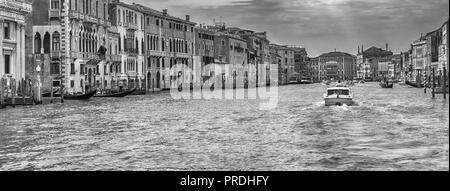 Malerische Architektur entlang des Canale Grande im Stadtteil San Marco von Venedig, Italien Stockfoto