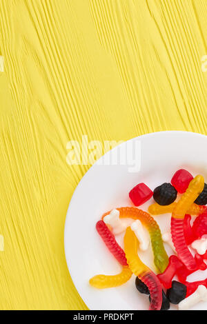 Mit bunten Gelee Bonbons Platte. Stockfoto