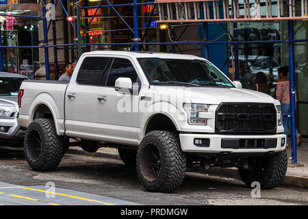 New York City, USA - Juni 8, 2017: White pick up in Manhattan, New York City am 8. Juni 2017 Stockfoto