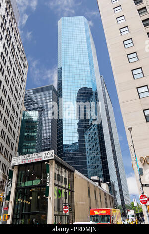 New York City, USA - Juni 8, 2017: Breites Finanzplatz 100 Broad St, New York City am 8. Juni 2017 Stockfoto