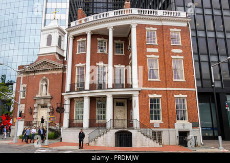 New York City, USA - Juni 7, 2017: Der Schrein von St. Elizabeth Ann Seton an Unserer Lieben Frau vom Rosenkranz Pfarrei und James Watson House in Manhattan Stockfoto
