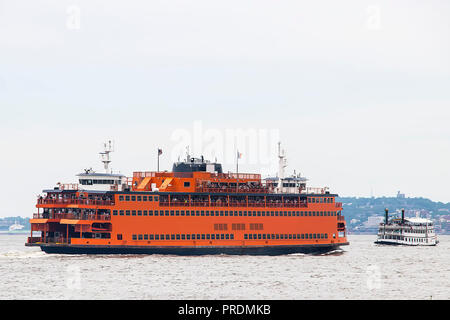 Battery Park, New York, Juni 8,2017. Staten Island Ferry in New York City Juni 8,2017 Stockfoto