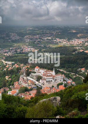 Sintra Village von der maurischen Burg gesehen Stockfoto