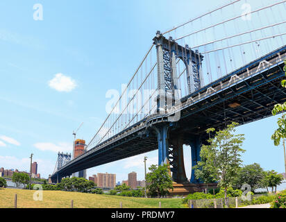 Manhattan Bridge ab Dumbo Viertel in Brooklyn gesehen Stockfoto