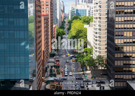 New York City, USA - Juni 7, 2017: Verkehr in einer New Yorker Straße Stockfoto