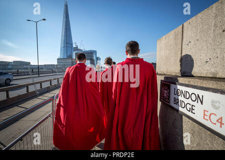 London, Großbritannien. 30. September 2018. Jährliche Schafe fahren Sie über London Bridge. Credit: Guy Corbishley/Alamy leben Nachrichten Stockfoto