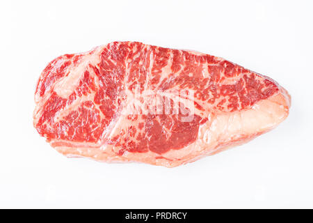 Raw Roastbeef Rindersteak gegen Weiße isoliert. top View Stockfoto