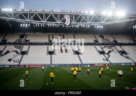 Turin, Italien. 1. Okt 2018. Die jungen Jungen während des Trainings vor der UEFA Champions League zwischen Juventus Turin und Jungen im Stadion von Juventus Turin, Turin, Italien am 1. Oktober 2018. Foto von Alberto in Castelgandolfo. Nur die redaktionelle Nutzung, eine Lizenz für die gewerbliche Nutzung erforderlich. Keine Verwendung in Wetten, Spiele oder einer einzelnen Verein/Liga/player Publikationen. Credit: UK Sport Pics Ltd/Alamy leben Nachrichten Stockfoto