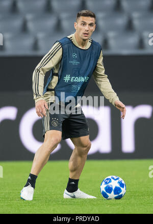 München, Bayern. 01 Okt, 2018. 01 Oktober 2018, Germany, München: Fußball: Champions League Bayern Muenchen gegen Ajax Amsterdam, Gruppenphase, Gruppe E, 2.Spieltag final Training von Ajax Amsterdam. Dusan Tadic ist in der Ausbildung. Credit: Sven Hoppe/dpa/Alamy leben Nachrichten Stockfoto