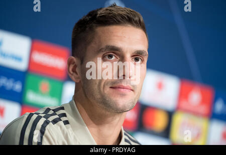 München, Bayern. 01 Okt, 2018. 01 Oktober 2018, Germany, München: Fußball: Champions League Bayern Muenchen gegen Ajax Amsterdam, Gruppenphase, Gruppe E, 2.Spieltag final Training von Ajax Amsterdam. Dusan Tadic sitzt auf dem Podium in der Allianz Arena. Credit: Sven Hoppe/dpa/Alamy leben Nachrichten Stockfoto