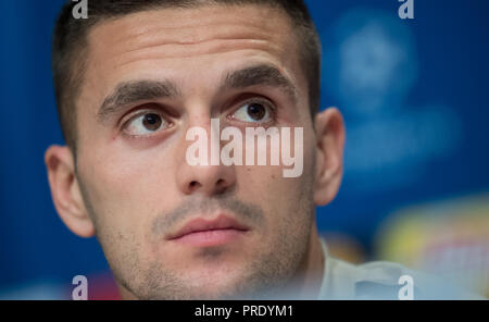 München, Bayern. 01 Okt, 2018. 01 Oktober 2018, Germany, München: Fußball: Champions League Bayern Muenchen gegen Ajax Amsterdam, Gruppenphase, Gruppe E, 2.Spieltag final Training von Ajax Amsterdam. Dusan Tadic sitzt auf dem Podium in der Allianz Arena. Credit: Sven Hoppe/dpa/Alamy leben Nachrichten Stockfoto