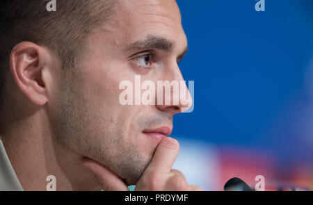 München, Bayern. 01 Okt, 2018. 01 Oktober 2018, Germany, München: Fußball: Champions League Bayern Muenchen gegen Ajax Amsterdam, Gruppenphase, Gruppe E, 2.Spieltag final Training von Ajax Amsterdam. Dusan Tadic sitzt auf dem Podium in der Allianz Arena. Credit: Sven Hoppe/dpa/Alamy leben Nachrichten Stockfoto