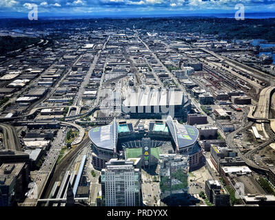 Seattle, USA. 10 Juni, 2018. 10 Juni 2018, USA, Seattle: Blick auf einen Teil der Stadt mit dem Safeco Field. 1999 eröffnet, hat das Stadion fast 48.000 Sitzplätze und ist das Zuhause der Seattle Mariners Baseball Team, ein Major League Baseball (MLB) Team. - Keine Leitung Service · Credit: Soeren Stache/dpa-Zentralbild/ZB/dpa/Alamy leben Nachrichten Stockfoto