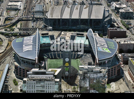 Seattle, USA. 10 Juni, 2018. 10 Juni 2018, USA, Seattle: Blick auf einen Teil der Stadt mit dem Safeco Field. 1999 eröffnet, hat das Stadion fast 48.000 Sitzplätze und ist das Zuhause der Seattle Mariners Baseball Team, ein Major League Baseball (MLB) Team. - Keine Leitung Service · Credit: Soeren Stache/dpa-Zentralbild/ZB/dpa/Alamy leben Nachrichten Stockfoto